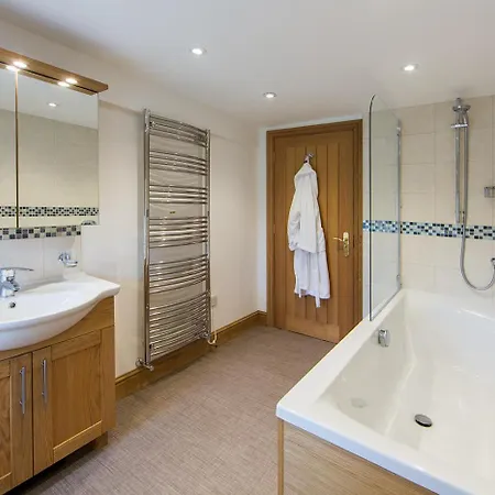 Stunningviews-privacy-hiking-sleeps8-wifi *