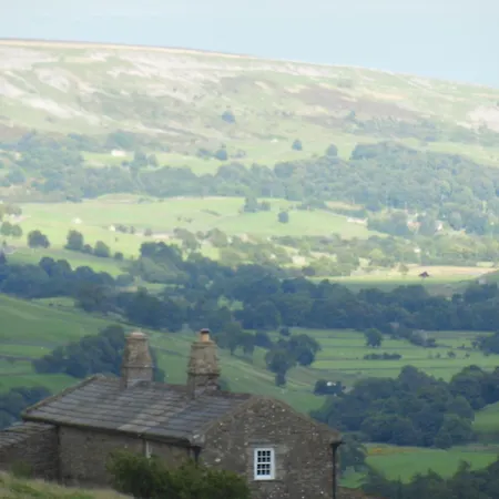Stunningviews-privacy-hiking-sleeps8-wifi *